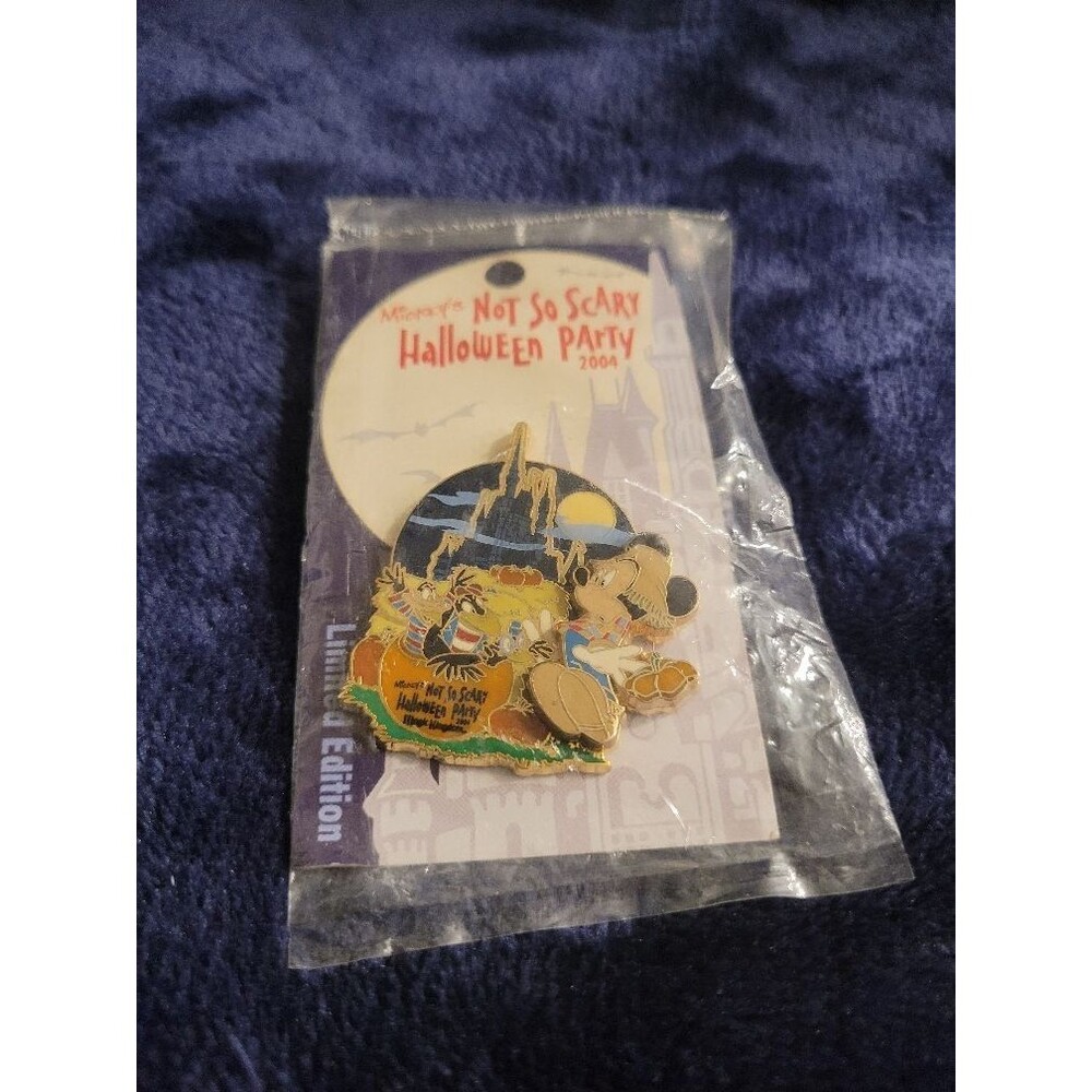 Disney MNSSHP 2004 Scarecrow Mickey LE Halloween Party Pin Sealed on Card WDW